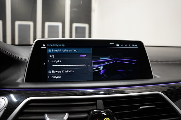 BMW 750Li 27 of 30