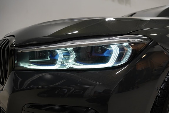 BMW 750Li 2 of 30