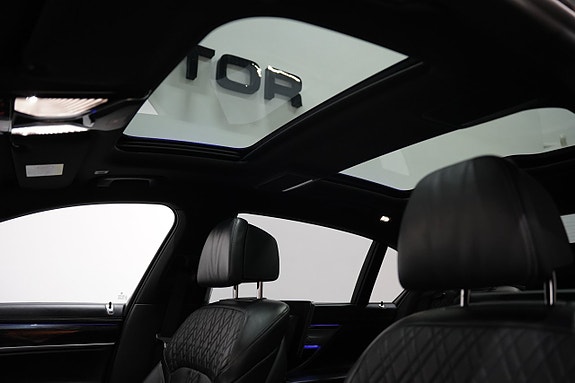 BMW 750Li 12 of 30