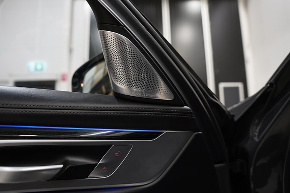 BMW 750Li 14 of 30