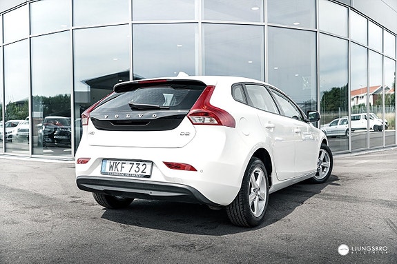Volvo V40 2 of 10