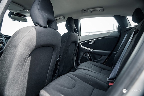Volvo V40 9 of 10