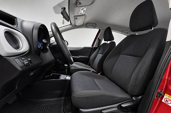 Toyota Yaris 12 of 27