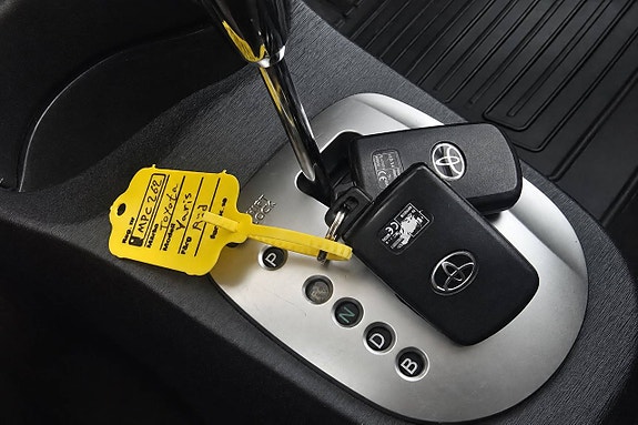 Toyota Yaris 24 of 27