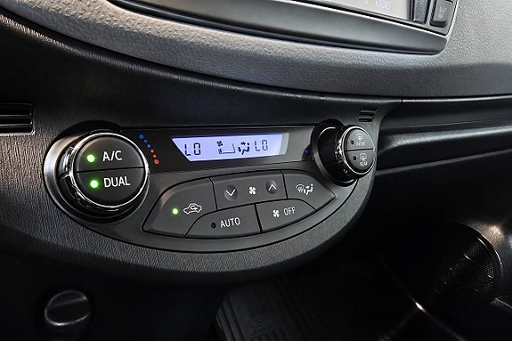 Toyota Yaris 18 of 27