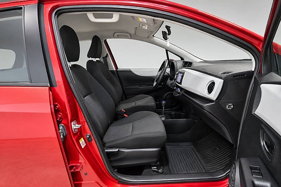 Toyota Yaris 11 of 27