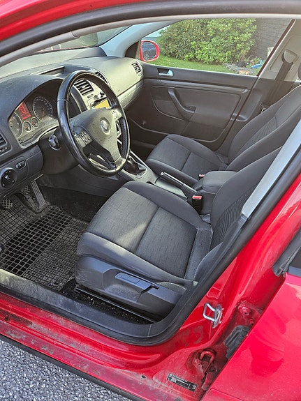 Volkswagen Golf V 5 of 5