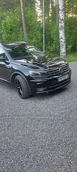 Volkswagen Tiguan 3 of 9