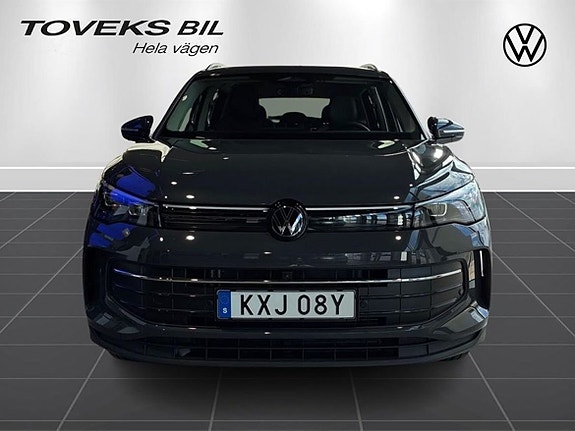 Volkswagen Tiguan 6 of 9