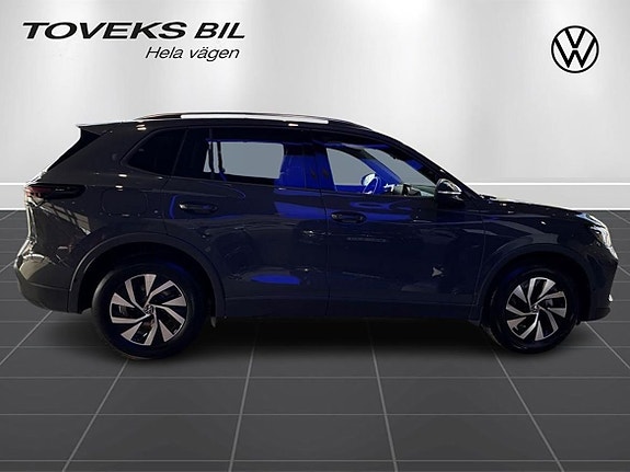 Volkswagen Tiguan 2 of 9