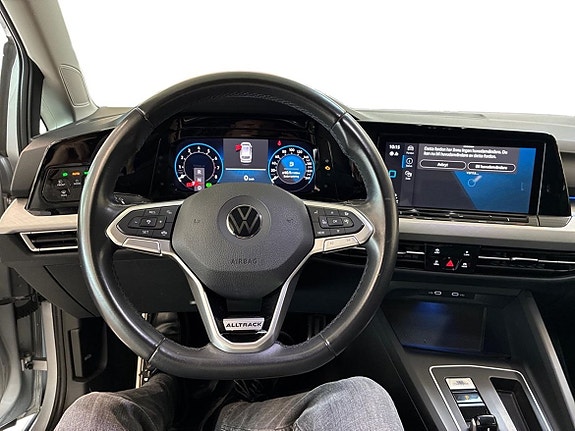 Volkswagen Golf Alltrack 11 of 19