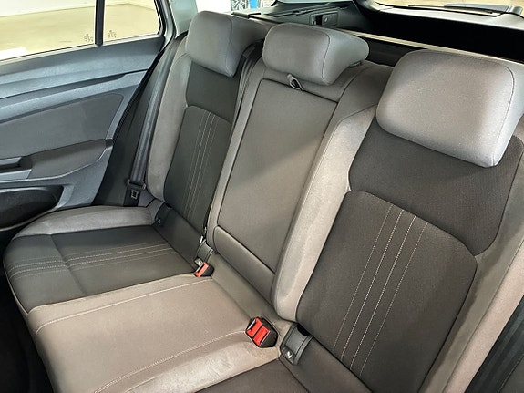 Volkswagen Golf Alltrack 16 of 19
