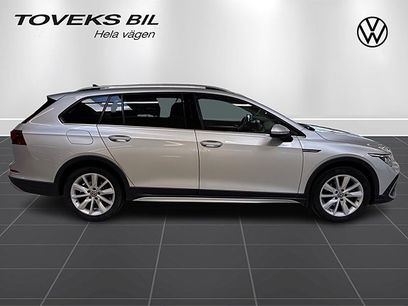 Volkswagen Golf Alltrack 2 of 19