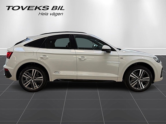 Audi Q5 2 of 27