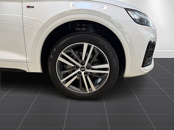 Audi Q5 9 of 27