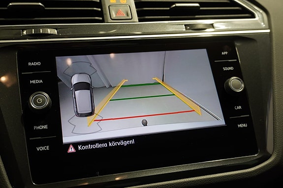 Volkswagen Tiguan 16 of 19