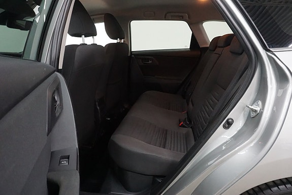 Toyota Auris 8 of 22