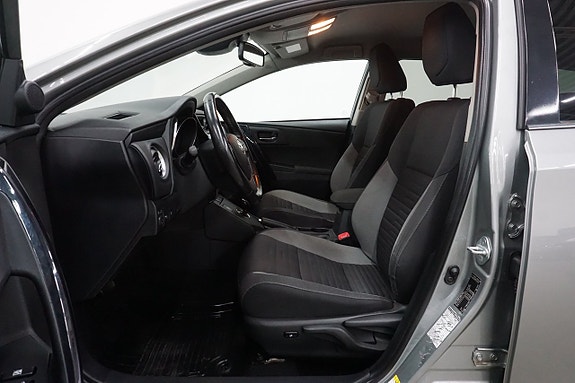 Toyota Auris 7 of 22