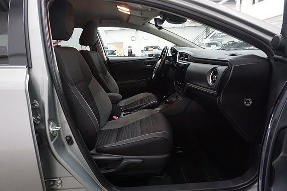 Toyota Auris 11 of 22