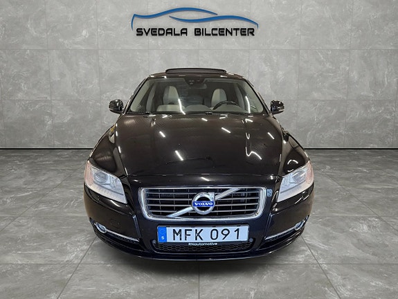 Volvo S80 2 of 15