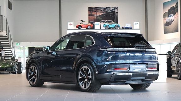 Porsche Cayenne 2 of 11