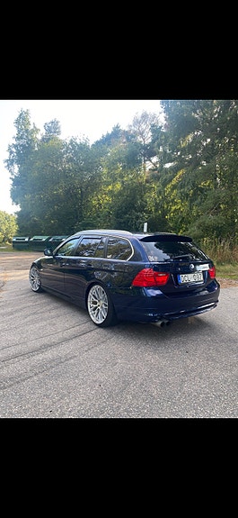 BMW 325i 3 of 4