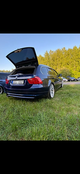 BMW 325i 2 of 4