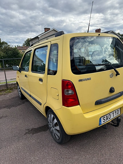 Suzuki Wagon R+ 3 of 7