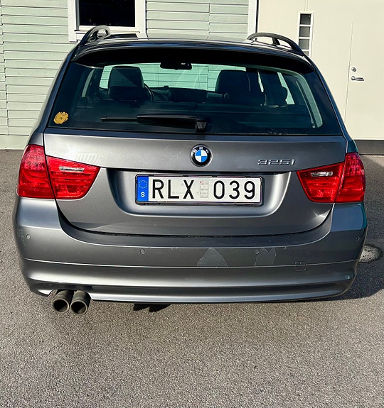 BMW 325i 3 of 7