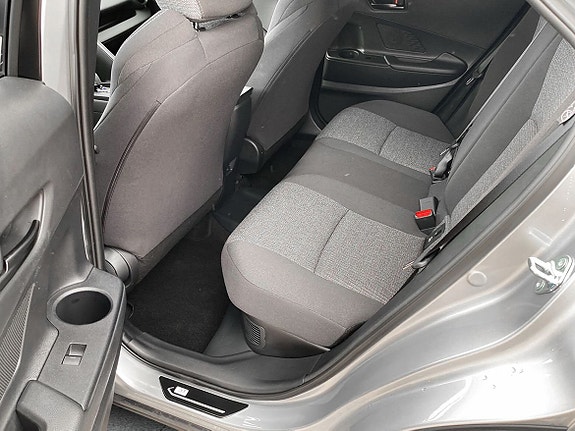 Toyota C-HR 7 of 10