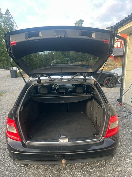 Mercedes-Benz C220 5 of 10