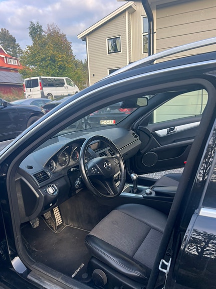 Mercedes-Benz C220 7 of 10