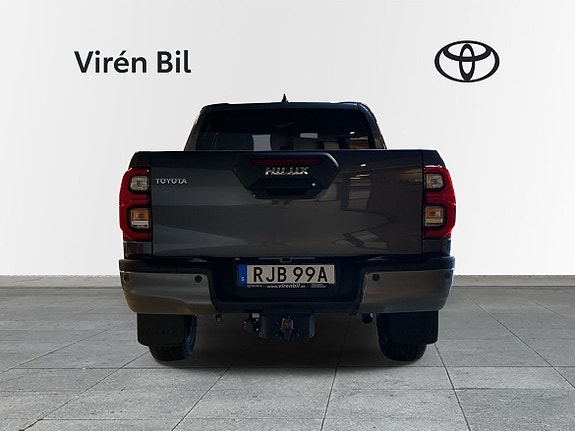 Toyota HiLux 4 of 10
