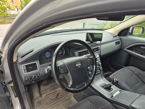 Volvo V70 4 of 7