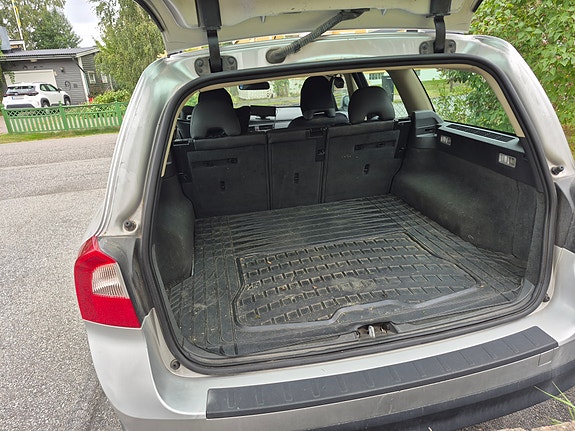Volvo V70 5 of 7