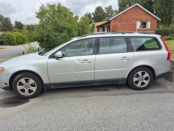 Volvo V70 3 of 7