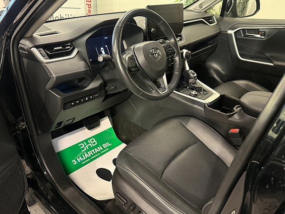 Toyota RAV4 9 of 23