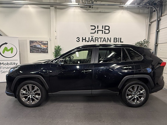 Toyota RAV4 2 of 23