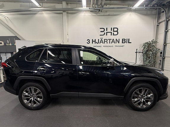 Toyota RAV4 6 of 23