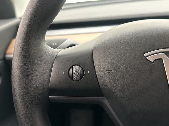 Tesla Model 3 14 of 30