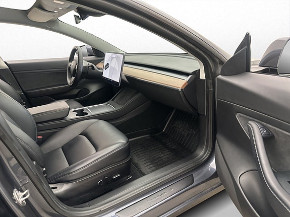 Tesla Model 3 28 of 30