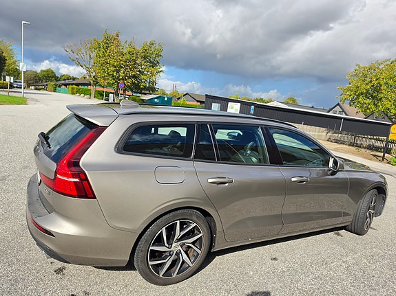 Volvo V60 2 of 6