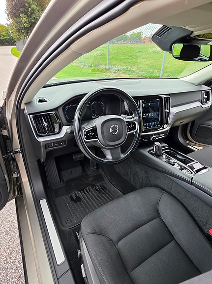 Volvo V60 4 of 6
