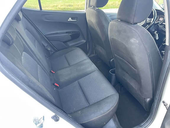 Kia Picanto 10 of 17