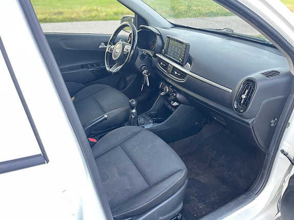 Kia Picanto 9 of 17