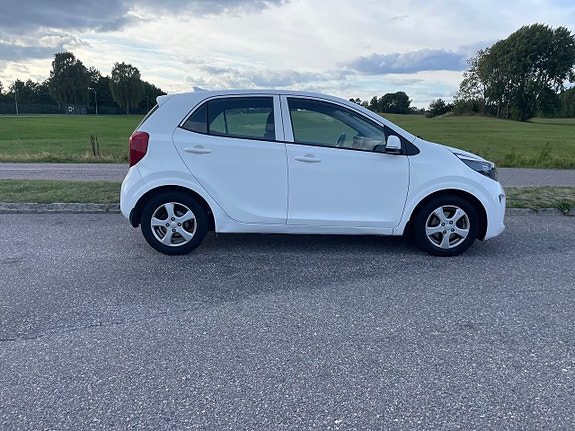 Kia Picanto 2 of 17