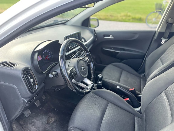 Kia Picanto 7 of 17