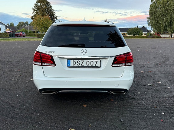 Mercedes-Benz E250 4 of 19