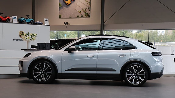 Porsche Macan 4 4 of 10