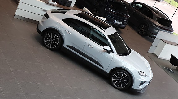 Porsche Macan 4 5 of 10